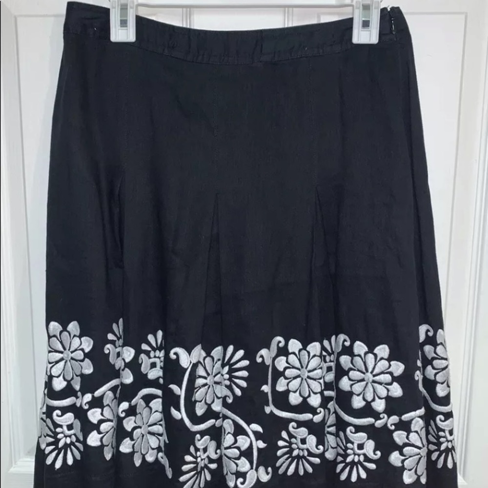 Ann Taylor Linen A-Line pleated Skirt Black with White Embroidery Detail Size 4 - Picture 9 of 9